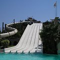 Na takiej zjezdzalni zawsze mozna zrobic wyscigi kto szybciej wpadnie do wody:) #basen #Rodos #zjeżdżalnie #aquapark