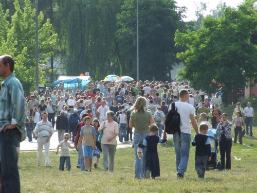 24 VI- Trzeci dzień imprezy Tomaszowskiej- nadciągają tłumy :) Po prawdej namierzyłam Jarka i Agę :) #DniTomaszowa