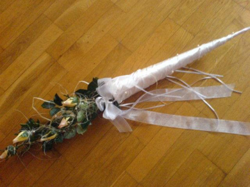 DEKORACJA SAMOCHODU/śLUB ze sztucznych kwiatów #śLUB #DEKORACJESAMOCHODU #KWIATY #SERCE