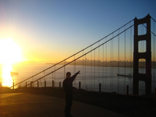 piękny wschód słońca przy Golden Bridge w San Francisco